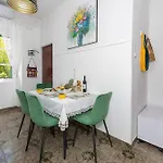 Iskra 2 Apartment