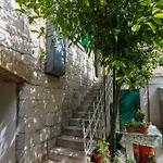Iskra 2 Apartment Split